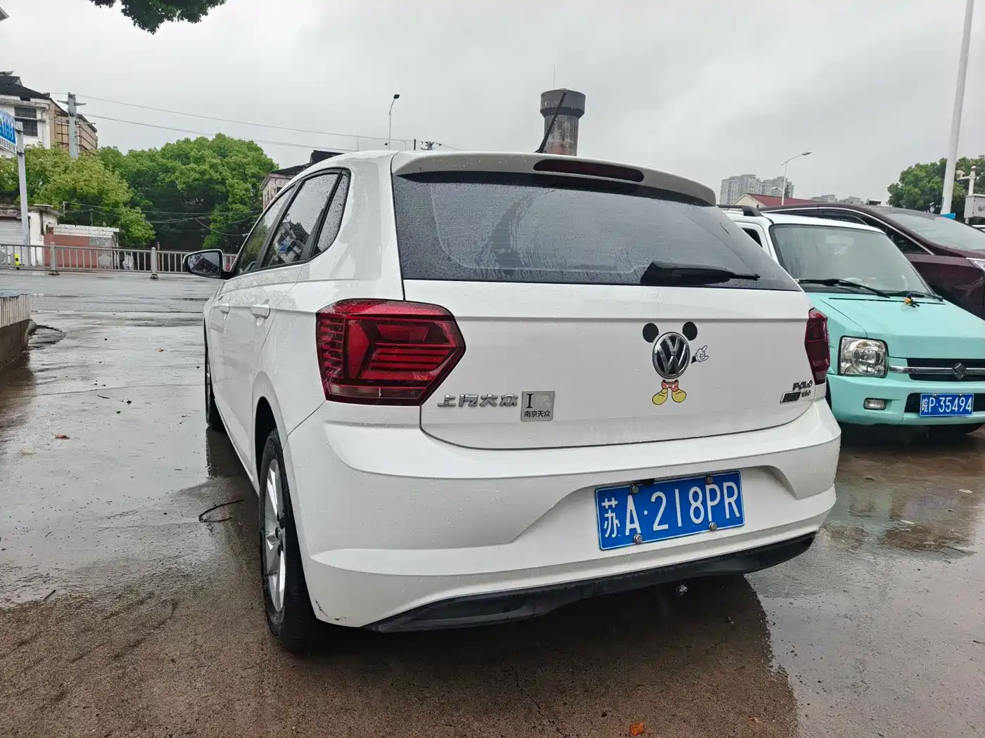 VOLKSWAGEN POLO