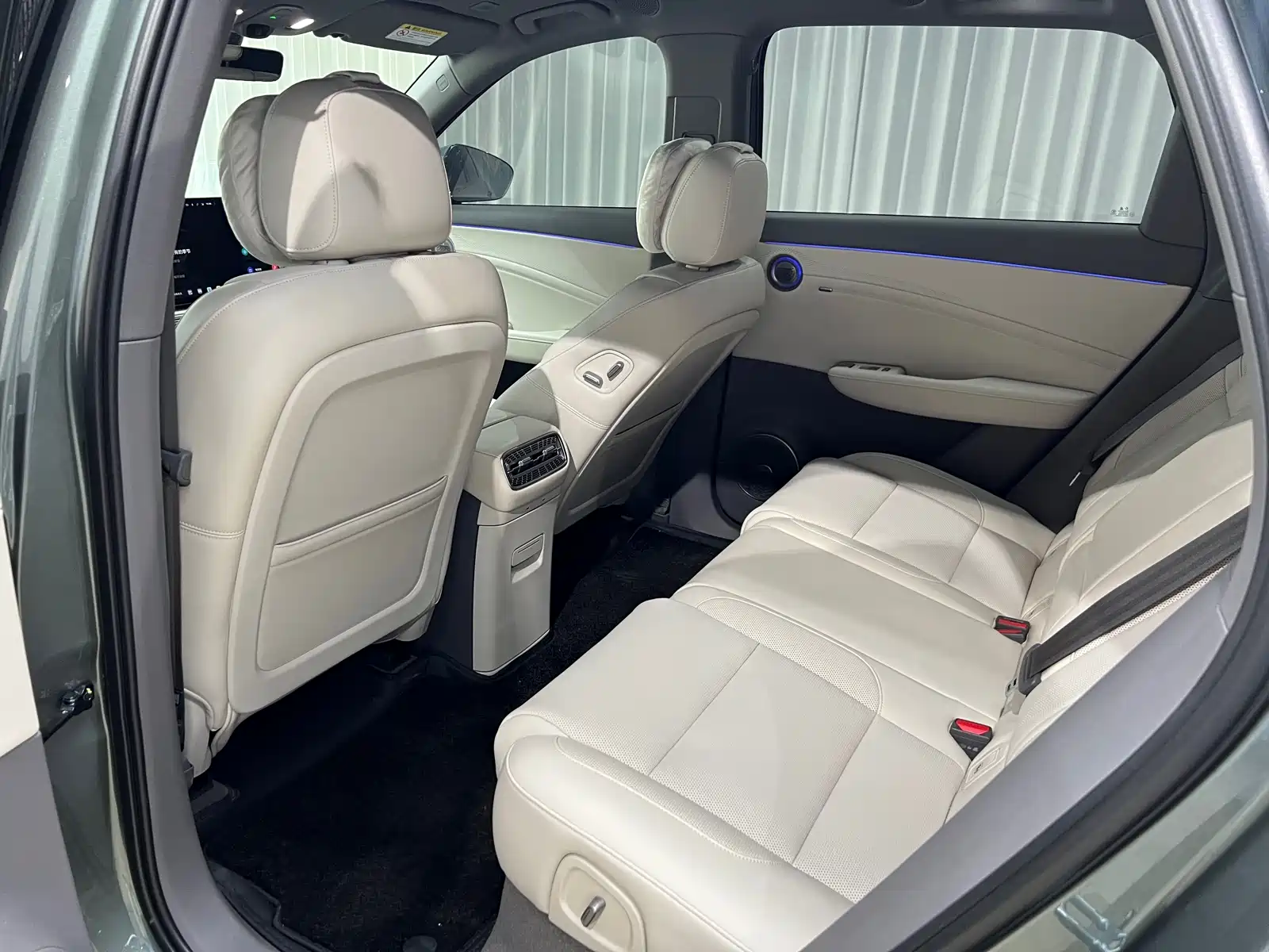 Фото 8 - Hongqi HS6 PHEV