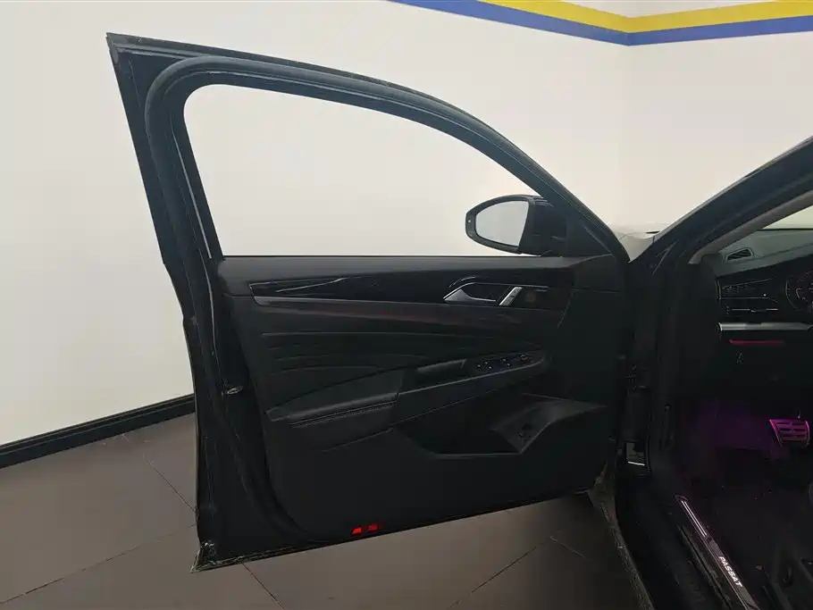 Volkswagen Passat 2023 Facelift 330TSI Starlight Luxury Edition фото 7