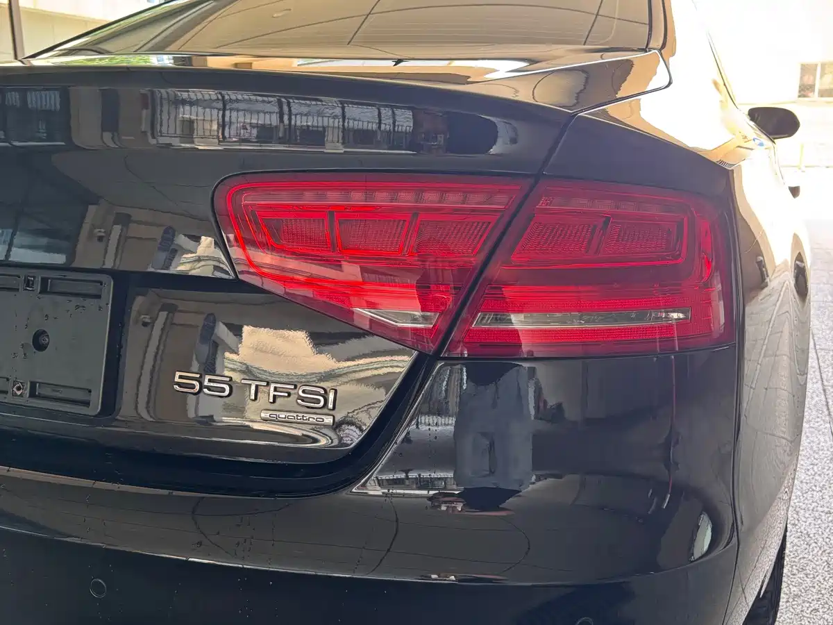 Audi A8 2011 A8L 3.0 TFSI quattro Luxury (213kW) фото 8