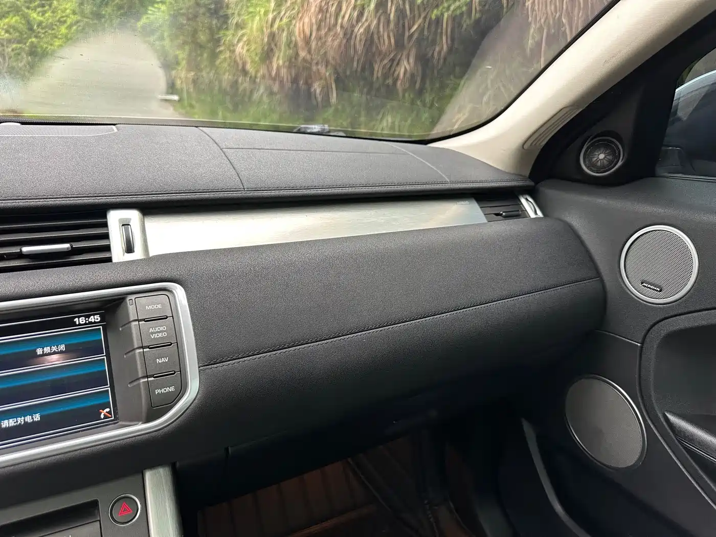 Land Rover Range Rover Evoque (Import) 2014 2.0T 5-door Brilliance Premium фото 18