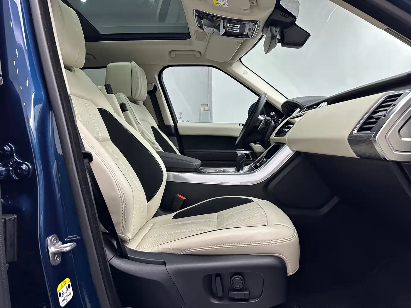 Land Rover Range Rover Sport 2022 3.0 L6 Indigo Flowing Light Edition фото 12
