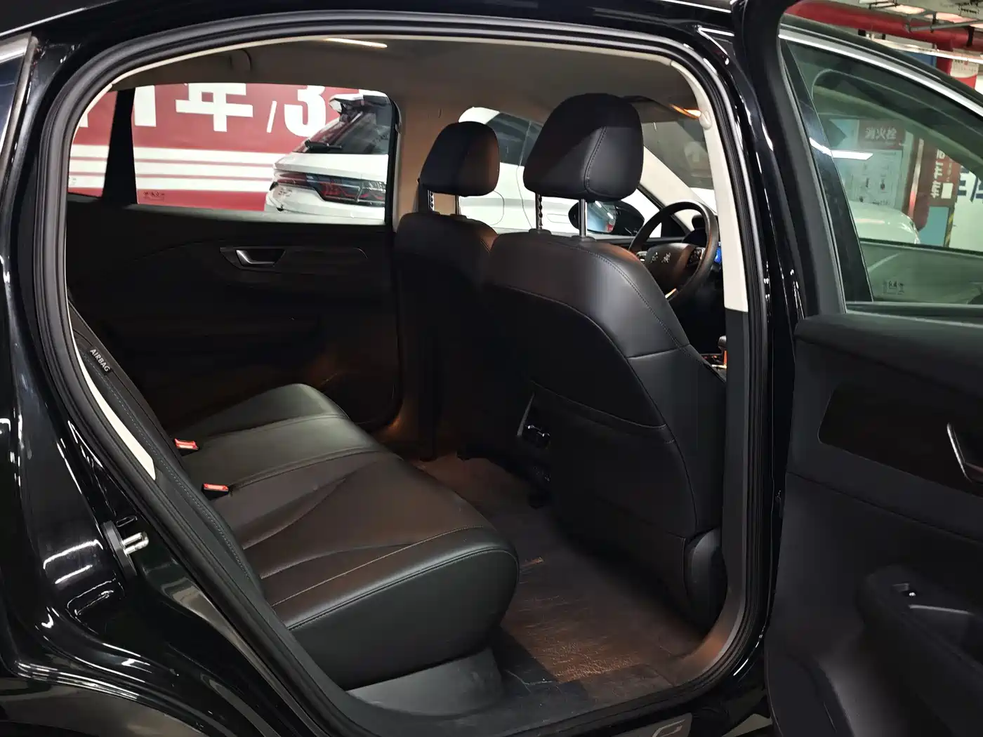 Hongqi E-QM5 2022 431km Charging Enjoyment Edition фото 6