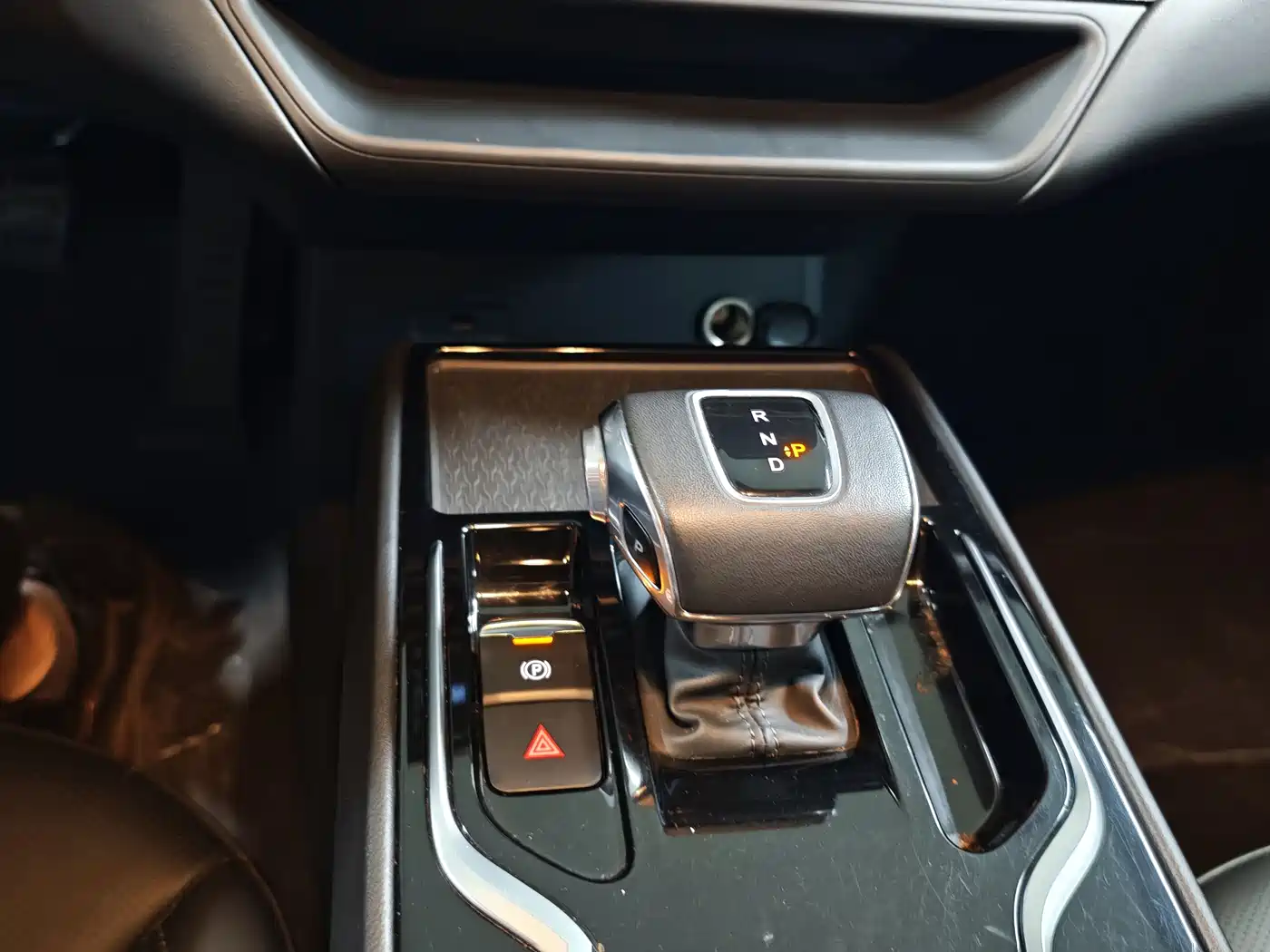Hongqi E-QM5 2022 431km Charging Enjoyment Edition фото 10