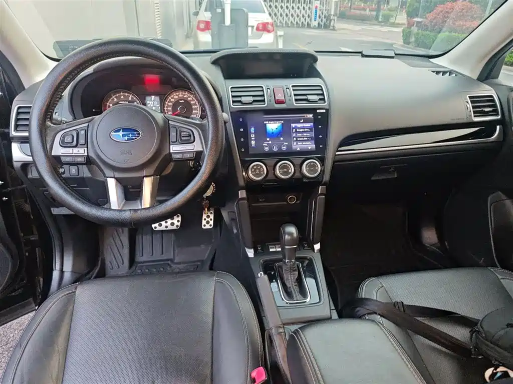 Subaru Forester 2016 2.0i Fashion Navigation Edition фото 13