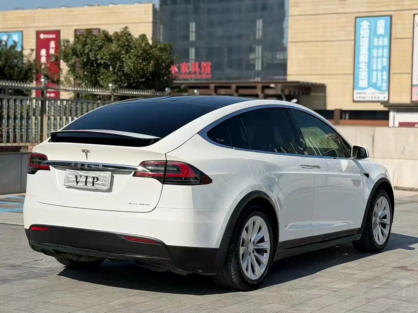 TESLA MODEL X
