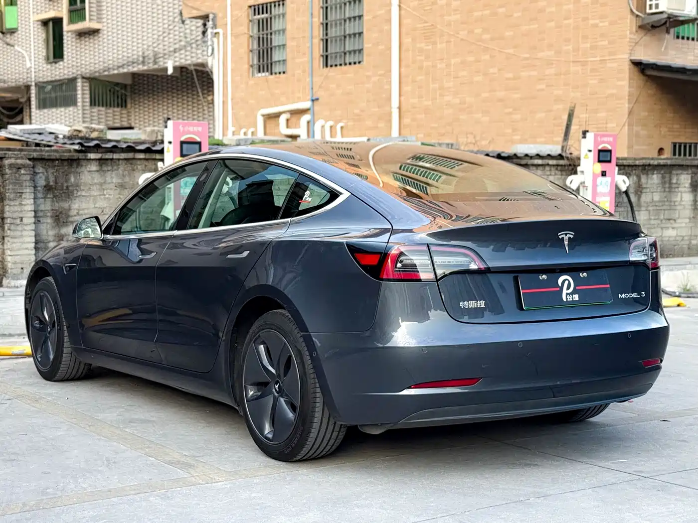 TESLA MODEL 3