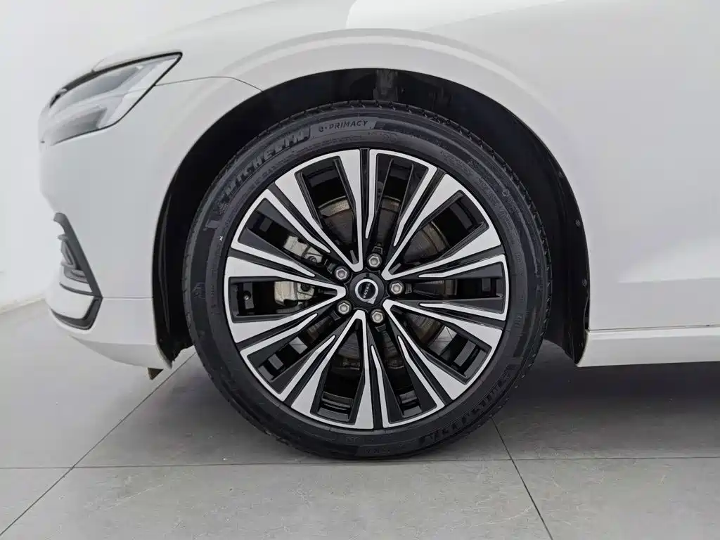 Volvo S60 2024 2024 B4 Inscription Luxury Edition