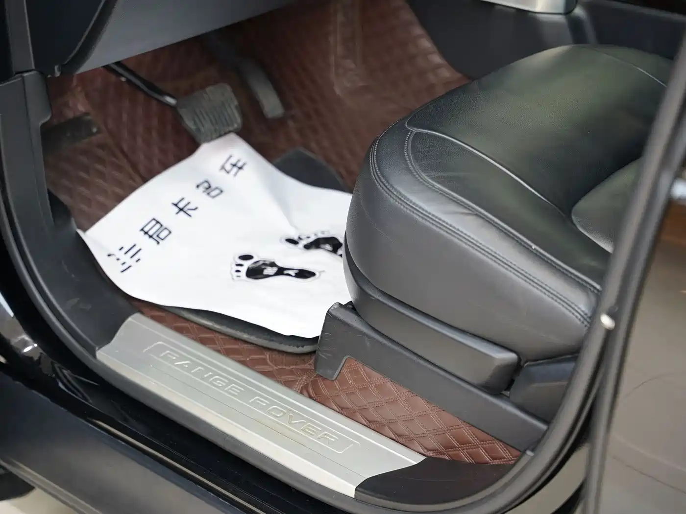 Land Rover Range Rover 2021 3.0 L6 Golden Age Edition фото 13