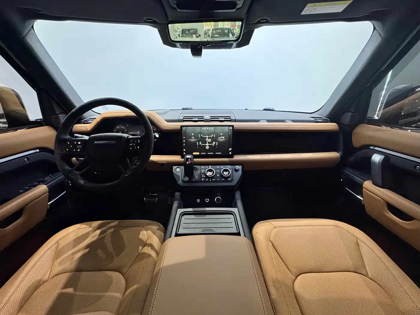 Land Rover Defender 2024 110 5.0T V8 фото 18