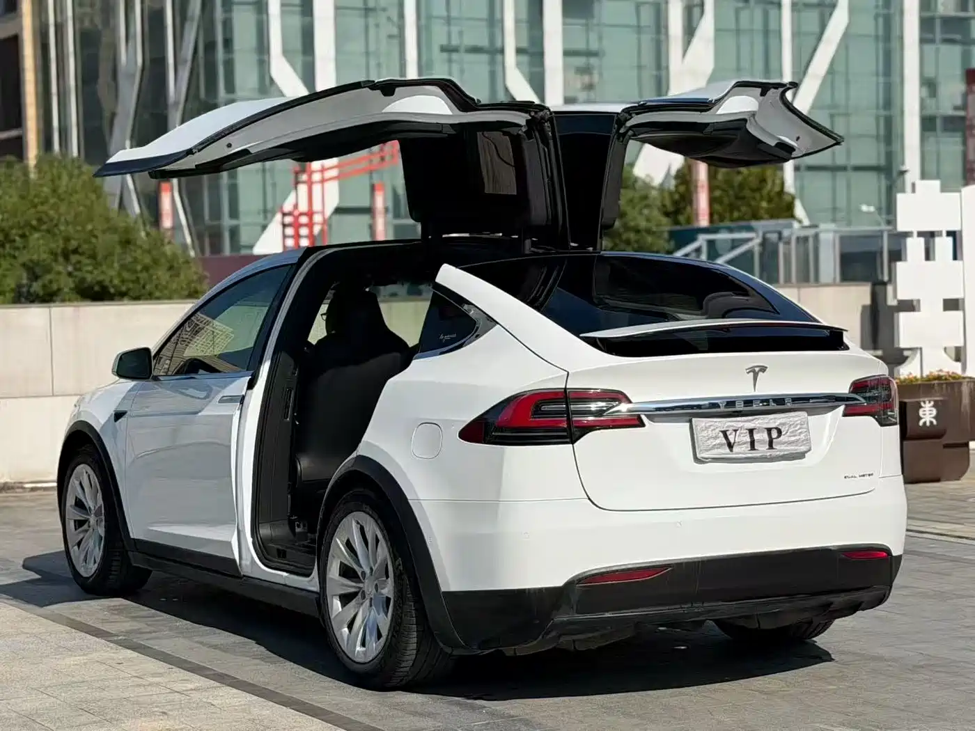 TESLA MODEL X