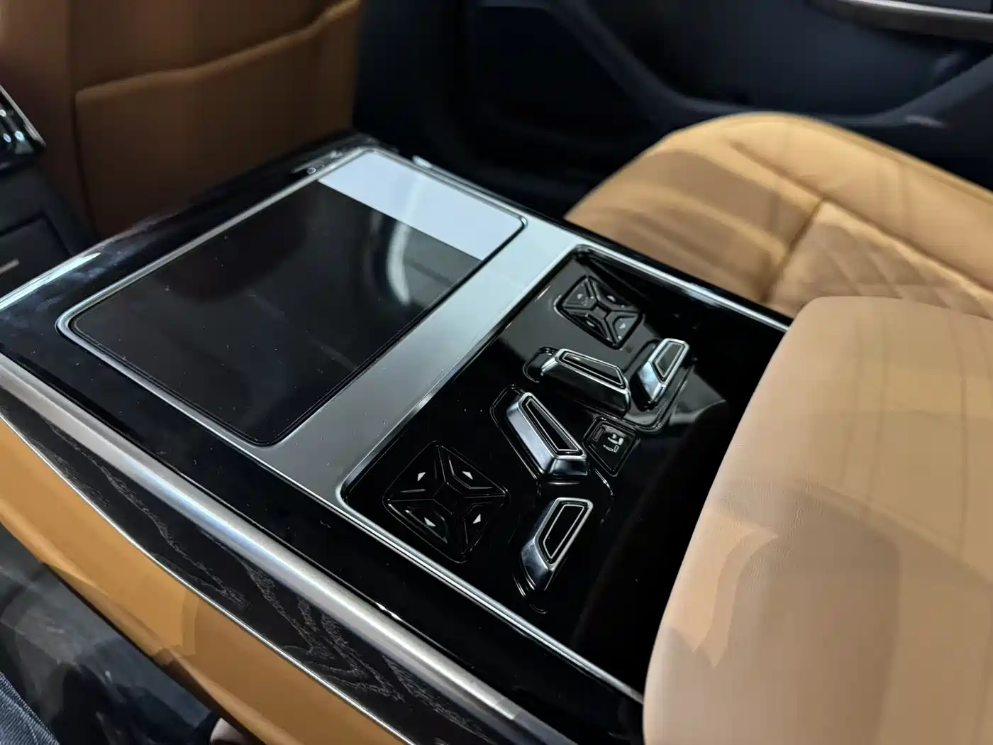 Audi A8 2025 A8L 50 TFSI quattro Exclusive Selection фото 5