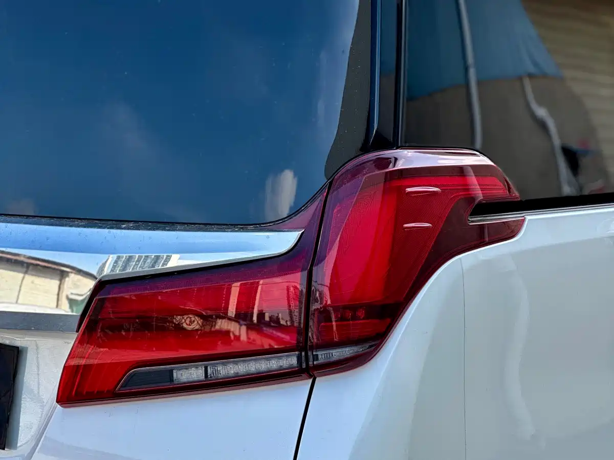 Toyota Alphard 2021 Hybrid 2.5L Premium фото 42