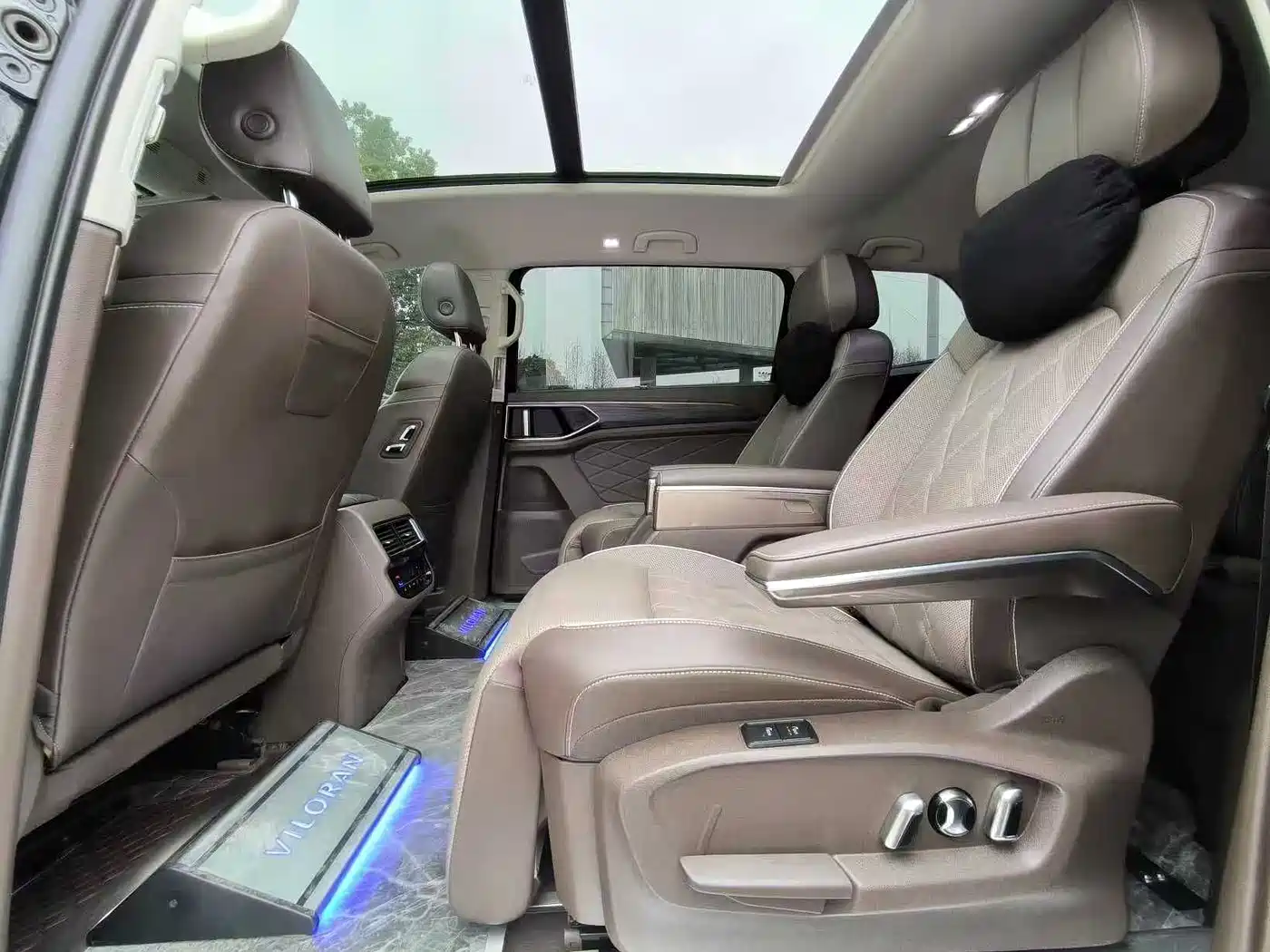 Volkswagen Viloran 2023 380TSI Premium Edition фото 5