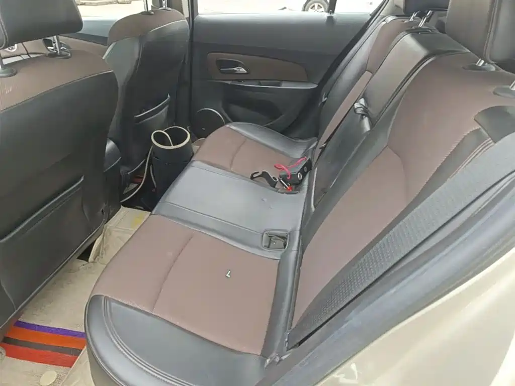 Chevrolet Cruze 2013 Hatchback 1.6L Manual Luxury фото 17