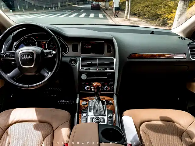 Audi Q7 2011 3.0 TFSI Comfort (200kW) — фото 3