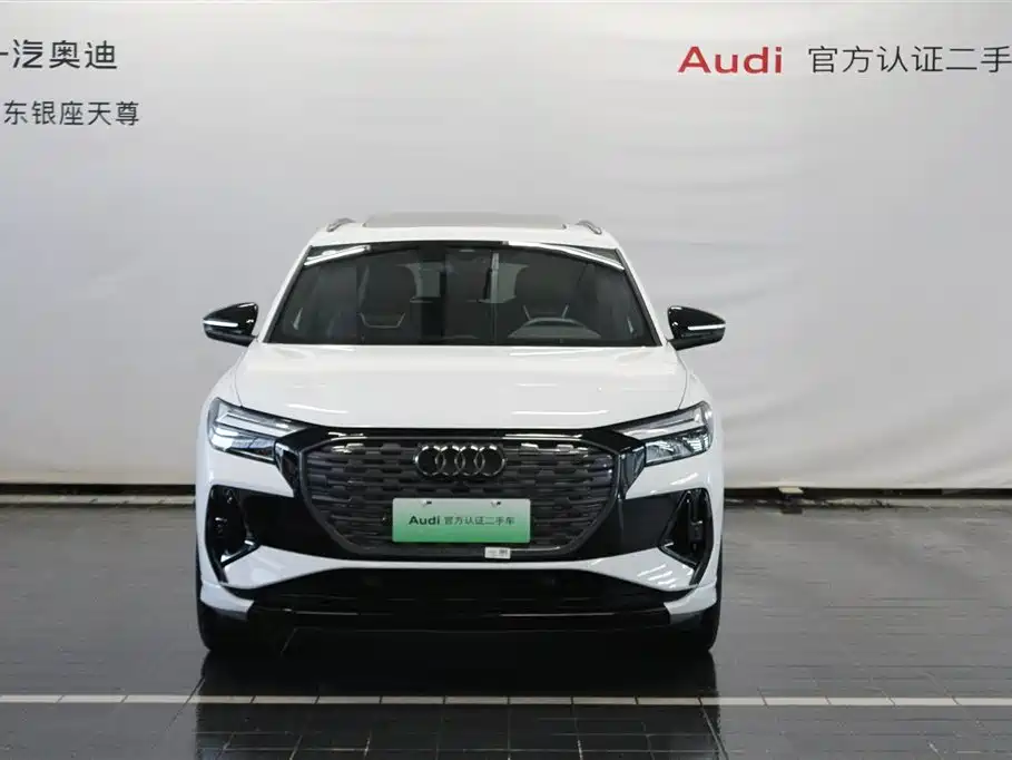 AUDI Q4 E TRON