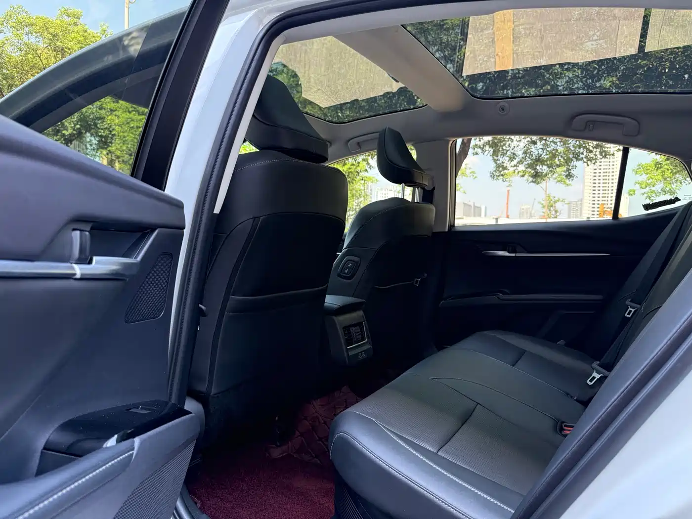 Toyota Camry 2024 Hybrid 2.5HG Premium Edition фото 9