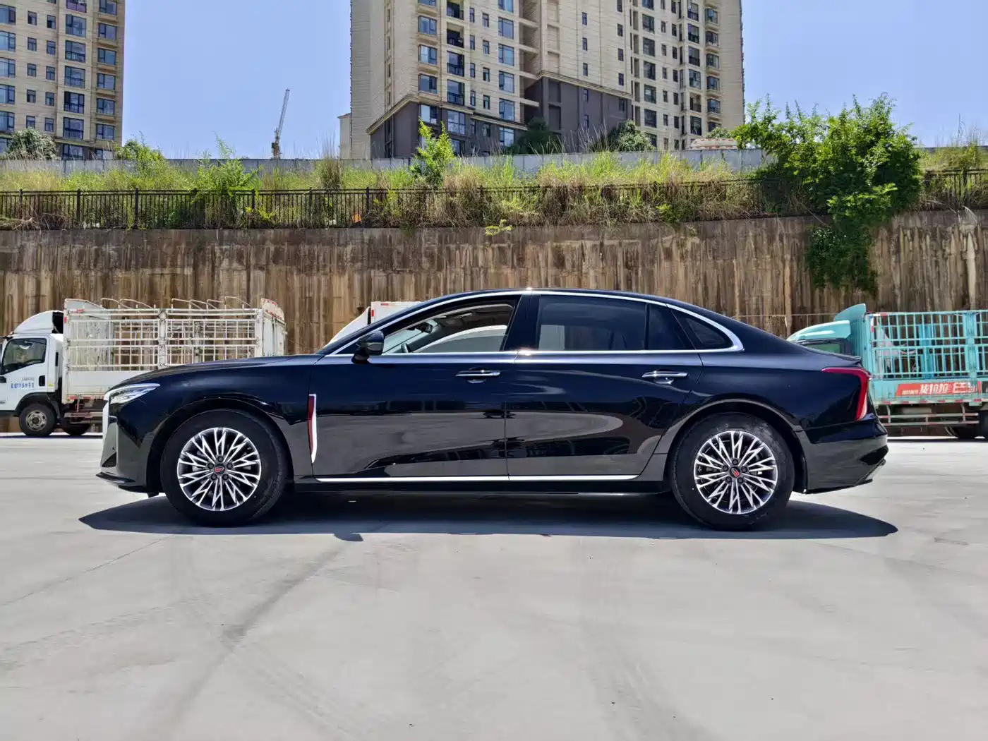 Hongqi H5 2024 1.5T HEV Smart Connect Flag Smooth Edition фото 14