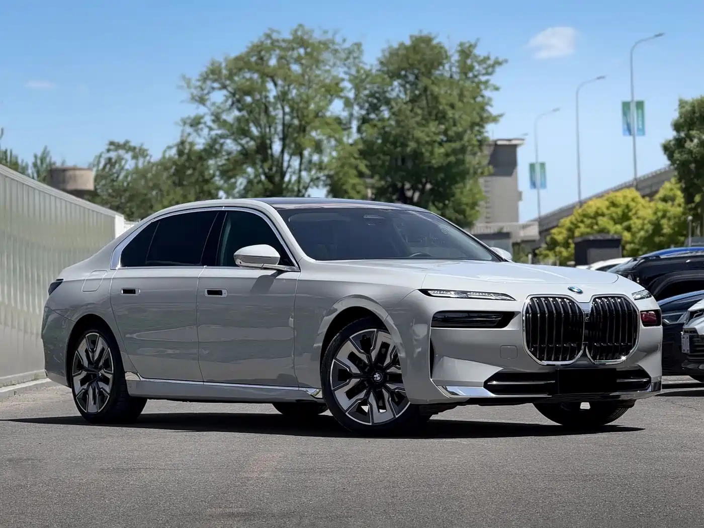 BMW 7 Series 2023 Model 735Li Luxury Package фото 3