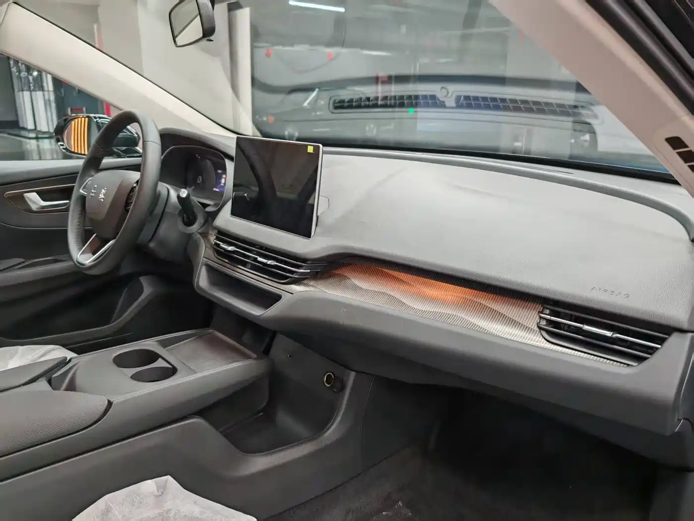 Hongqi E-QM5 2025 610km PLUS фото 23