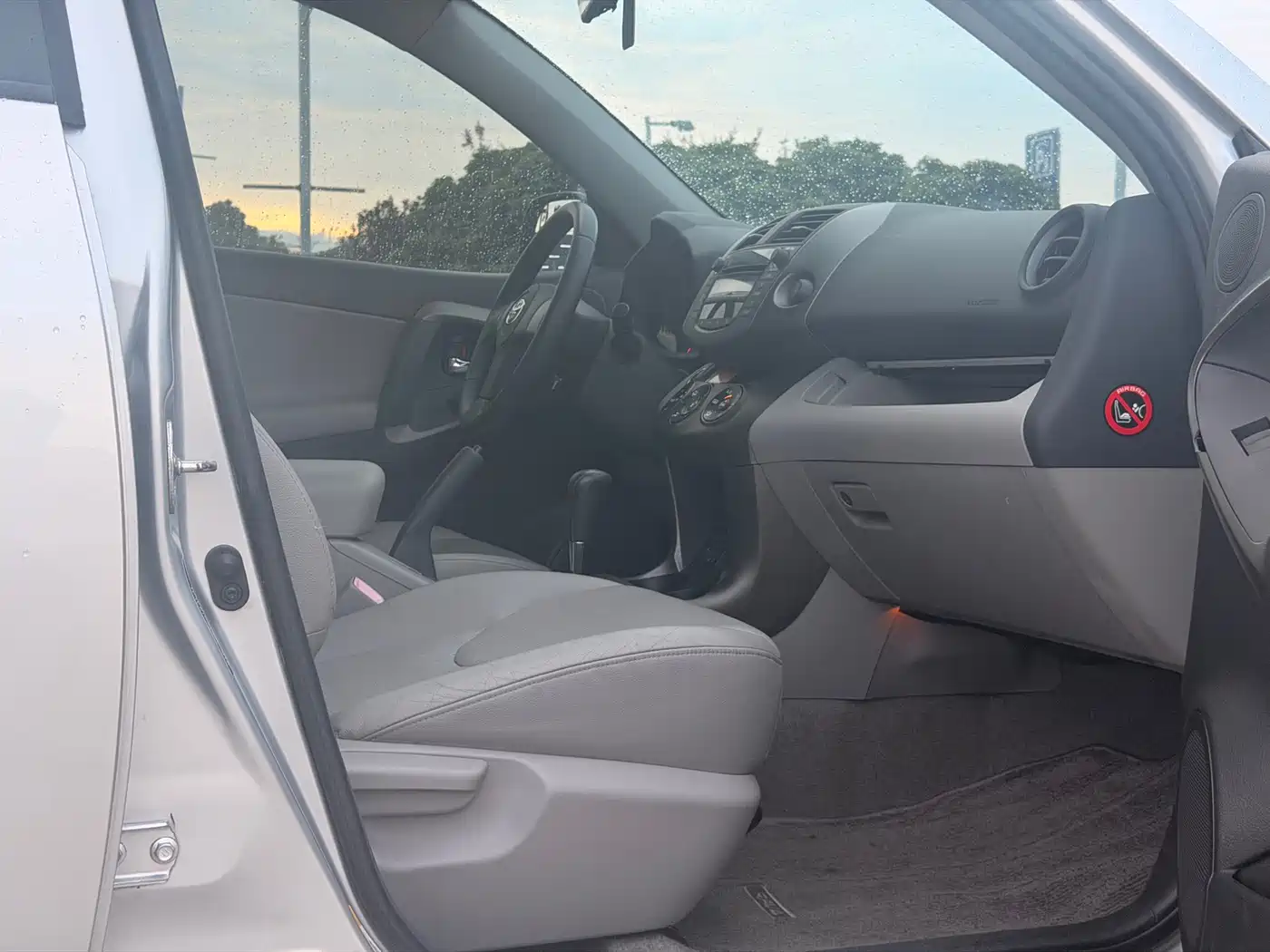 Фото 8 - Toyota RAV4