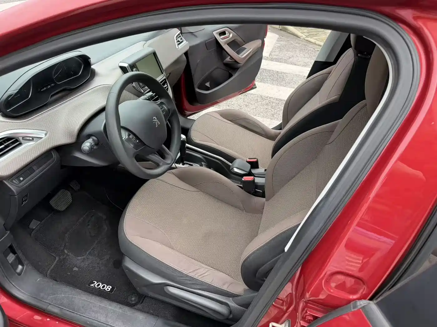 Peugeot 2008 2014 1.6L Automatic Fashion Edition фото 15