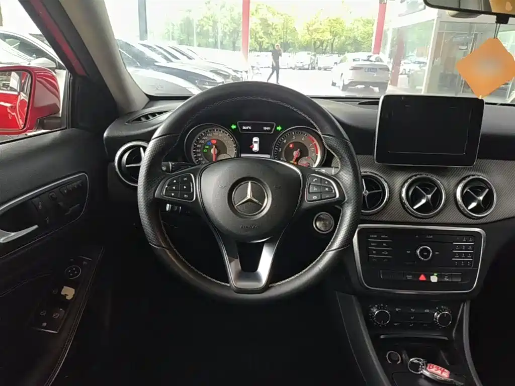 Mercedes-Benz GLA 2016 GLA 200 Dynamic фото 11