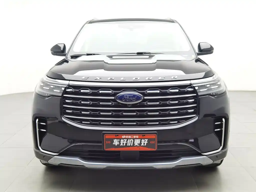 Photo 3 - Ford Explorer