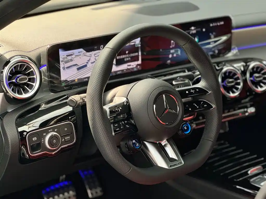 Mercedes-Benz A-Class AMG (Import) 2025 AMG A 35 4MATIC фото 6