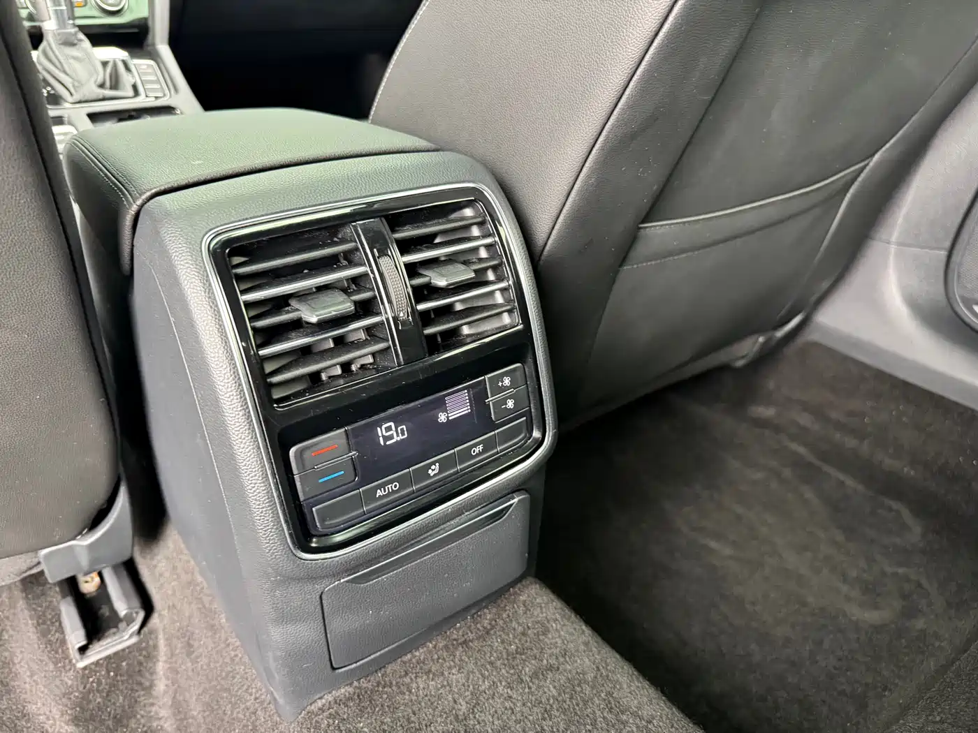 Volkswagen FAW-Volkswagen CC 2019 330TSI Charm Edition China VI фото 8