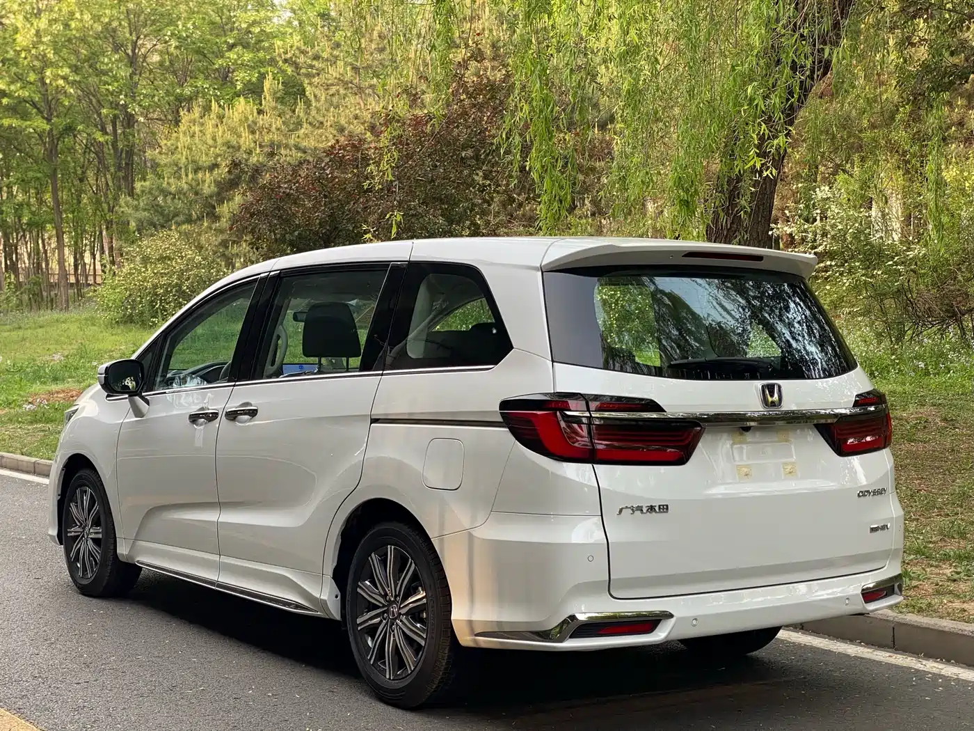 Honda Odyssey 2026 2.0L e:HEV Sharp Delight Edition фото 7