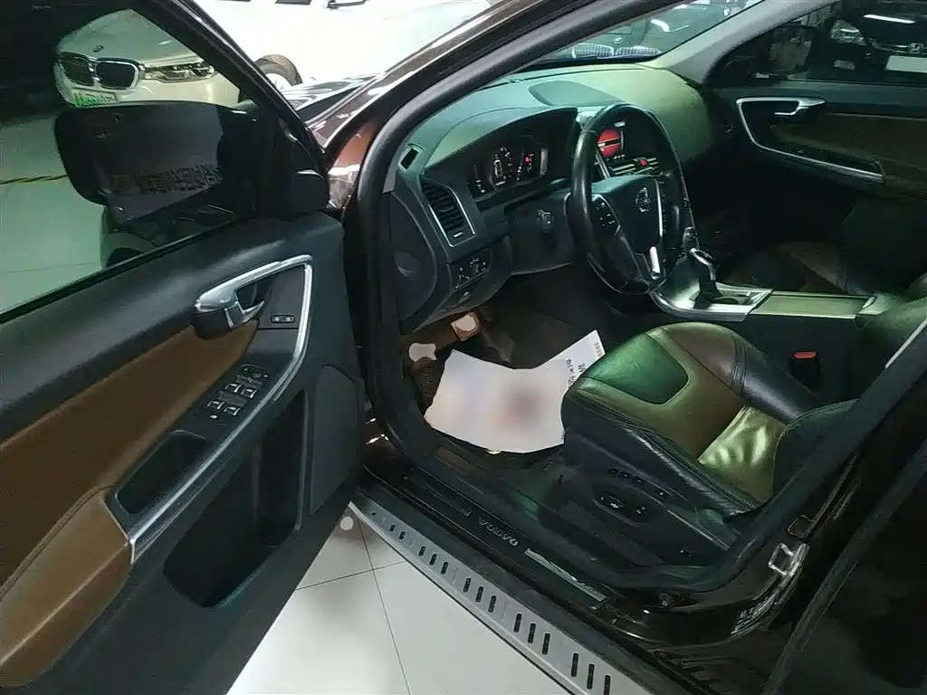 Фото 12 - Volvo XC60