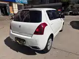 Photo 7 - Suzuki Swift