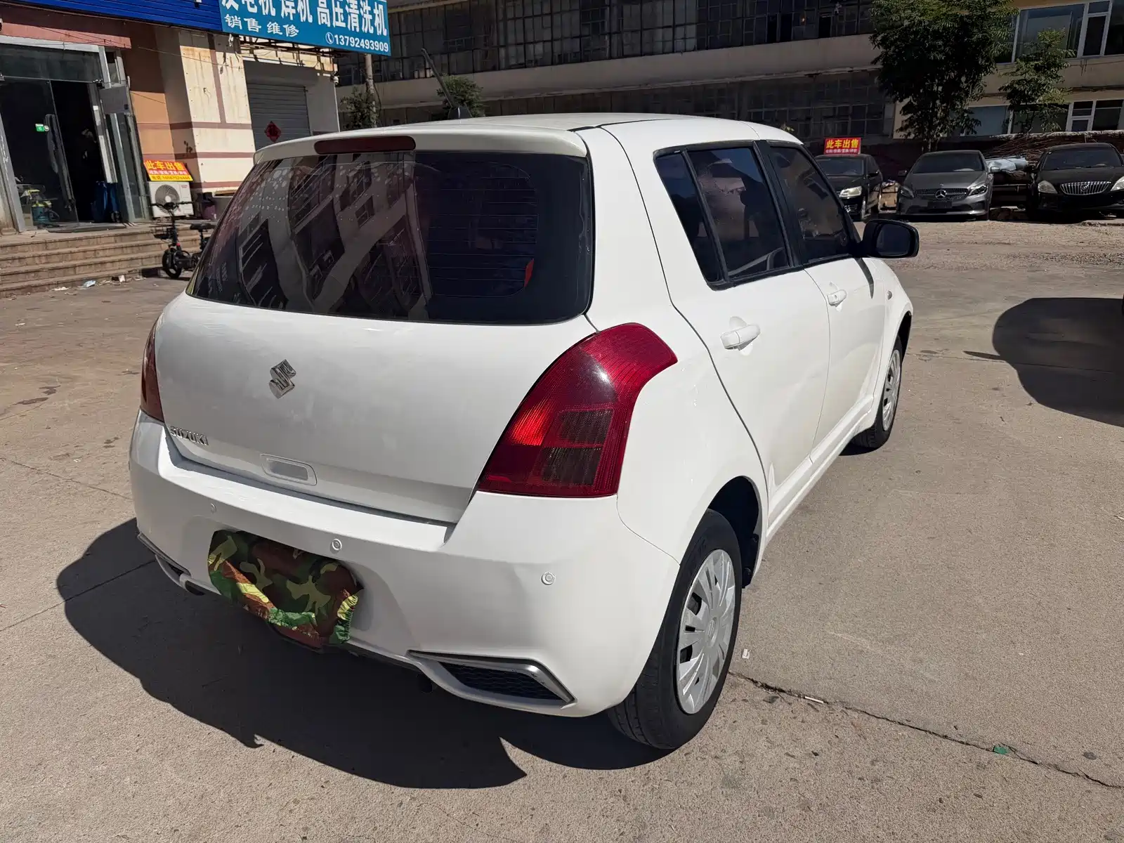 Photo 7 - Suzuki Swift