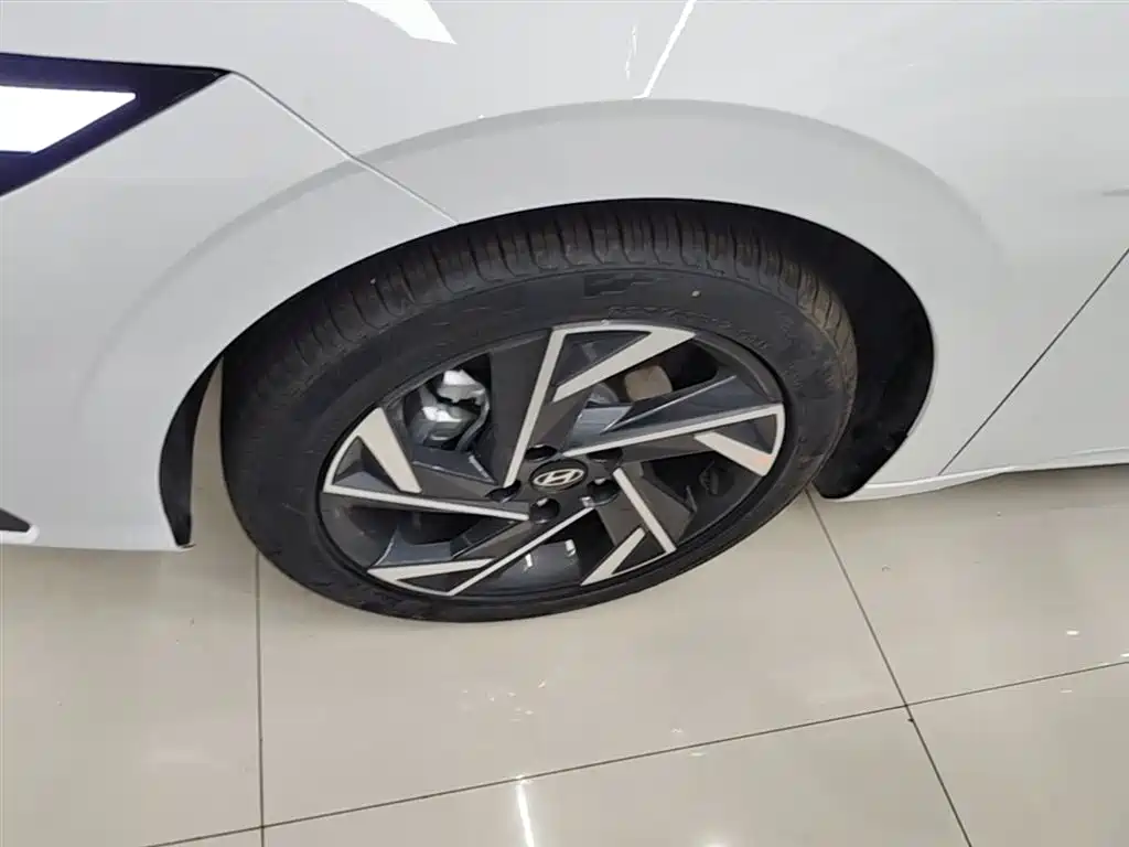 Hyundai Elantra 2023 1.5L CVT GLX Elite Edition фото 23