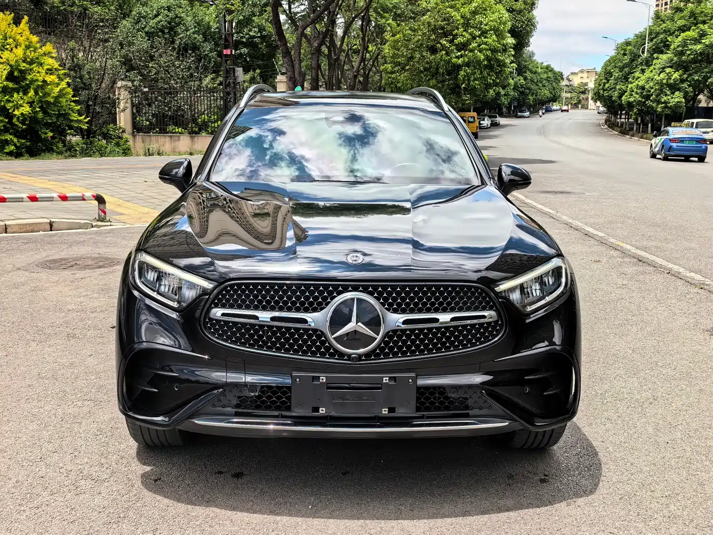 Mercedes-Benz GLC 2023 Facelift GLC 260 L 4MATIC Luxury 7-Seater фото 2