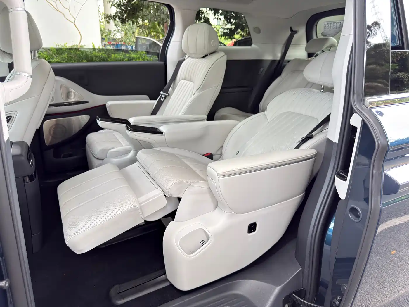 Voyah Auto Voyah Dreamer 2025 PHEV AWD Flagship Kunpeng Edition фото 9