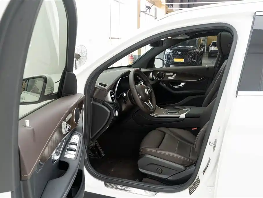 Mercedes-Benz GLC 2020 Facelift GLC 300 L 4MATIC Dynamic фото 16