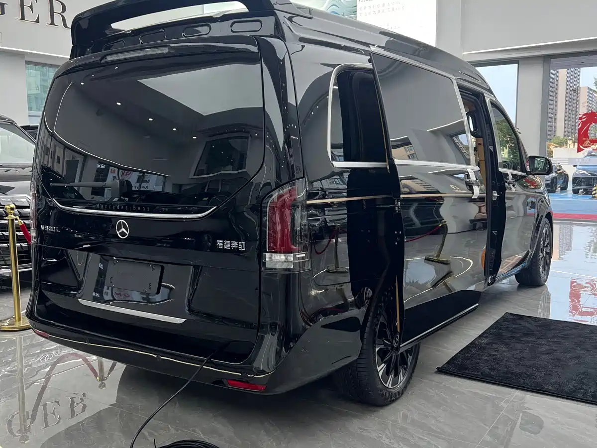 Mercedes-Benz V-Class 2024 V 300 L Long Wheelbase Premium фото 22