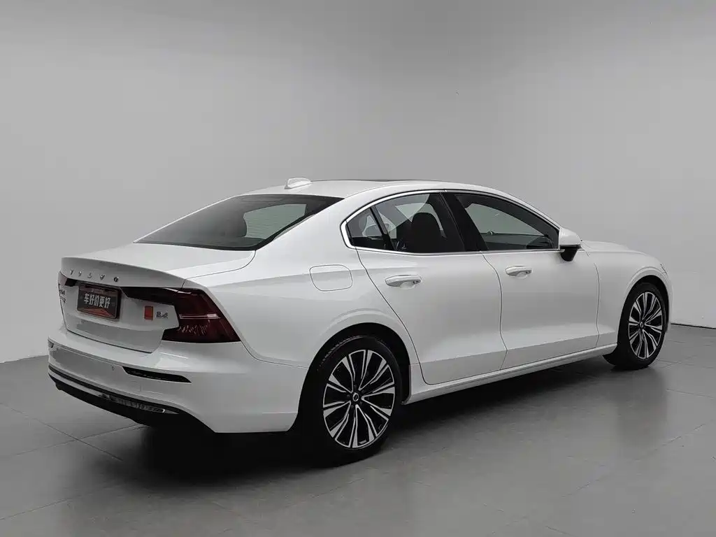 Volvo S60 2024 2025 B4 Smart Elite Luxury Edition
