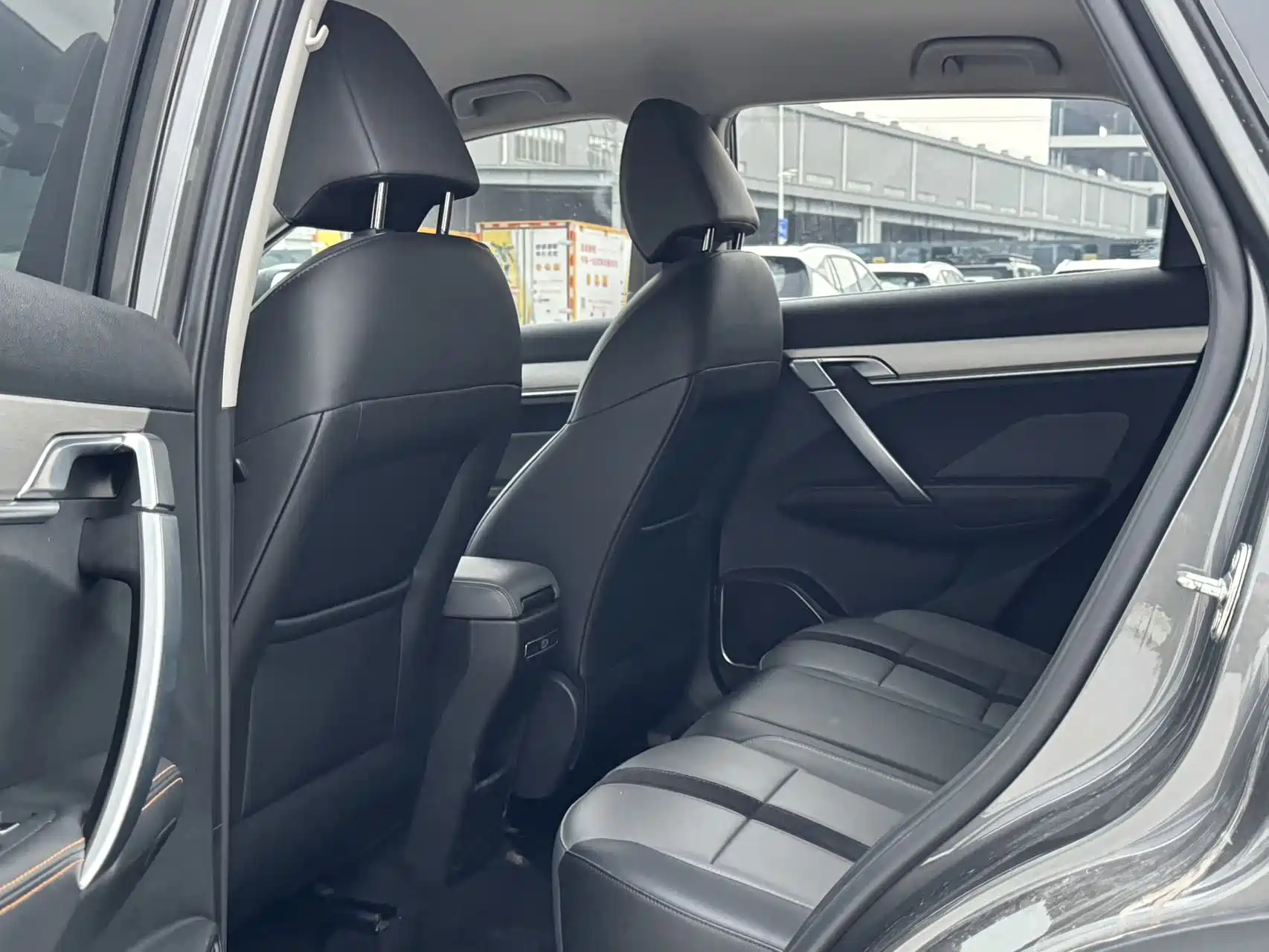 Фото 9 - Geely Coolray