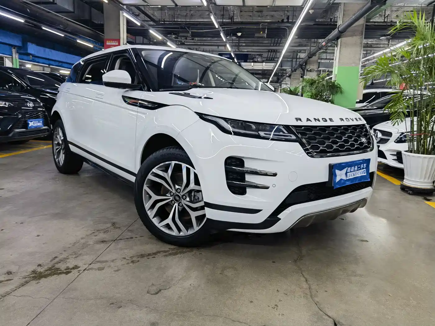 Land Rover Range Rover Evoque 2022 Range Rover Evoque L 249PS R-Dynamic Luxury Edition фото 3