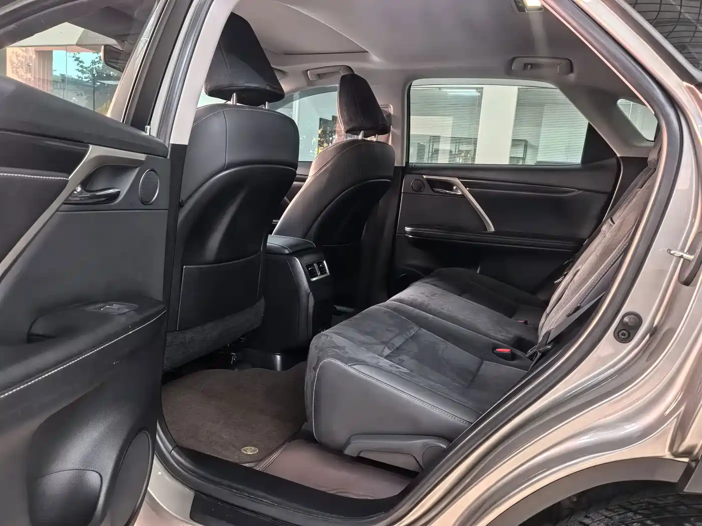 Фото 7 - Lexus RX