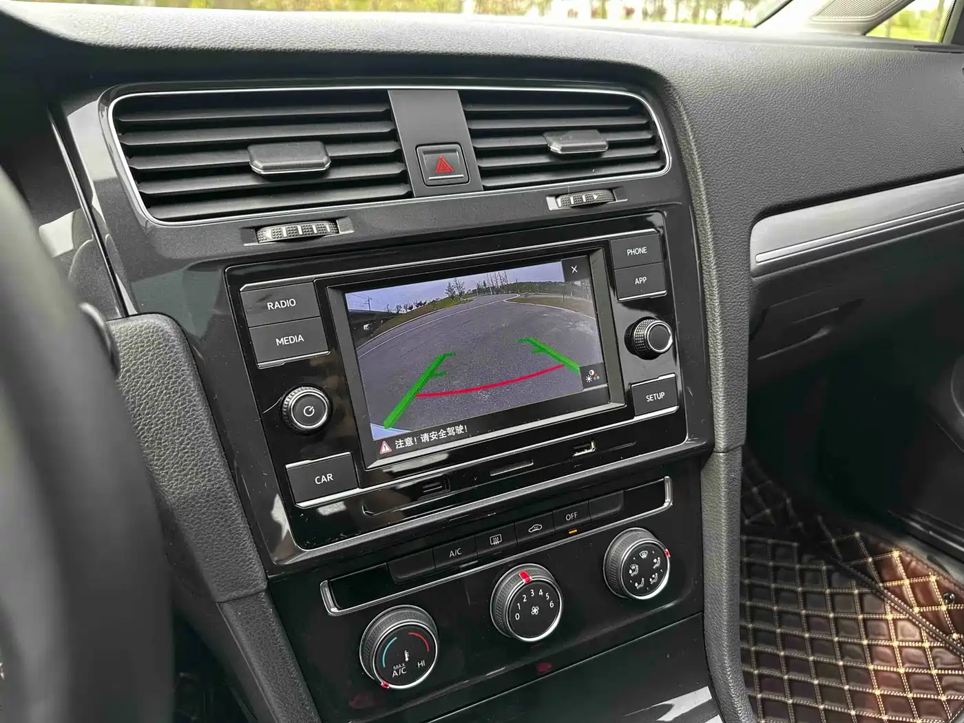 Volkswagen Golf 2018 1.6L Automatic Comfort фото 12