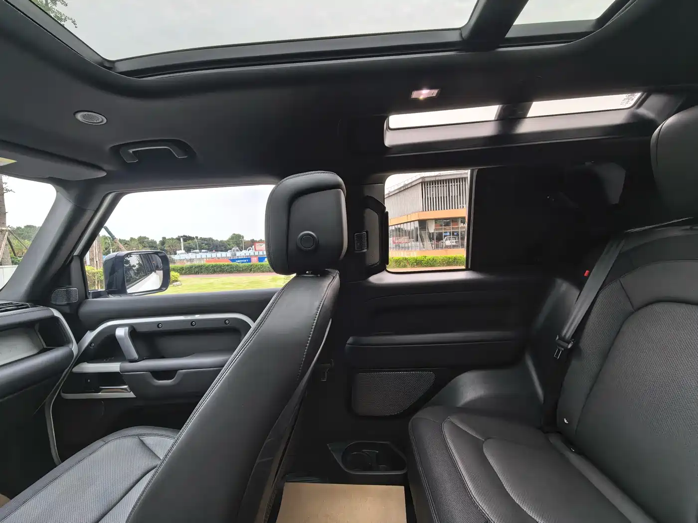 Land Rover Defender 2023 Facelift 90 2.0T P300 X-DYNAMIC HSE фото 12