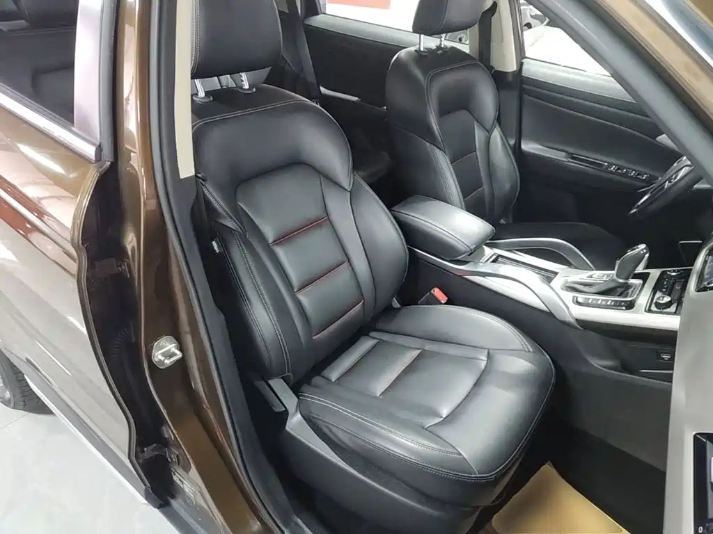 Фото 25 - Geely Atlas