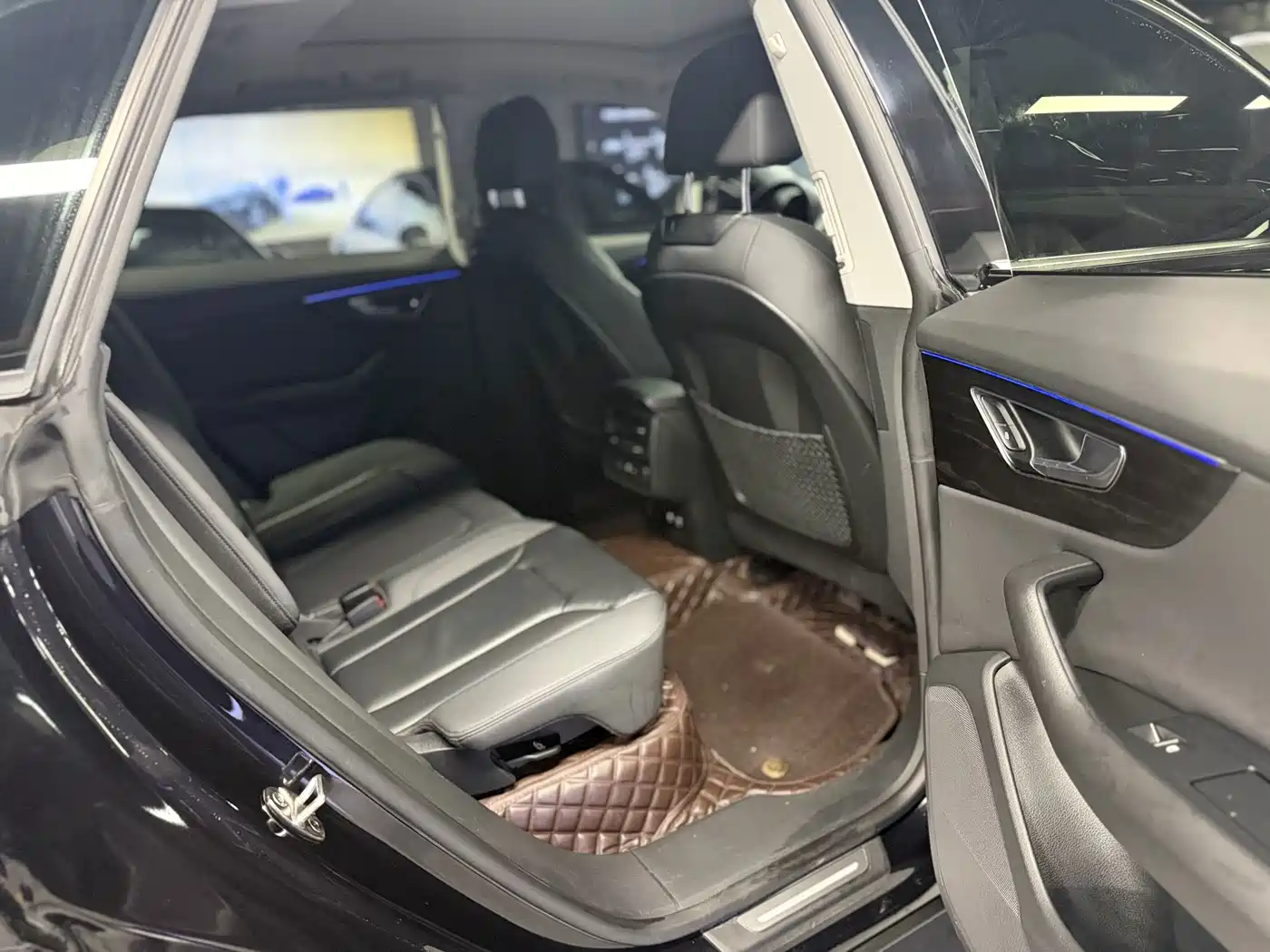 Фото 15 - Audi Q8