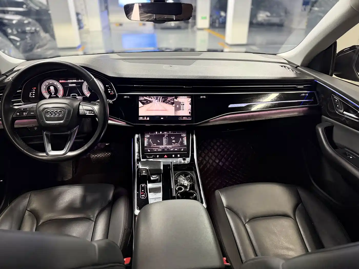 Фото 16 - Audi Q8
