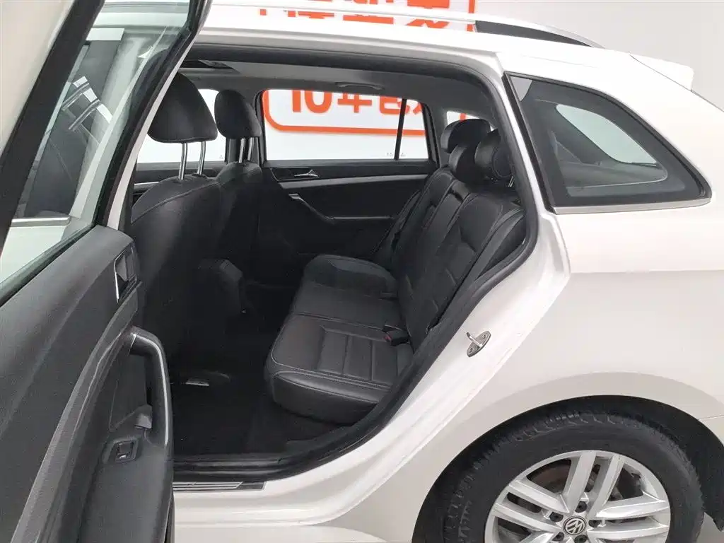 Volkswagen Lavida Tour 2015 1.6L Automatic Comfort Edition фото 15